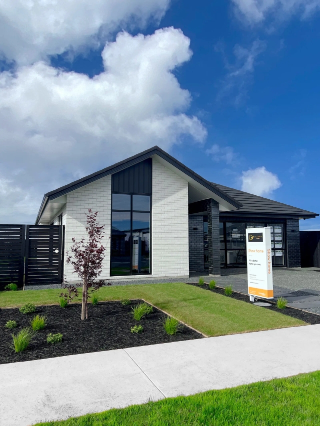 Show Home, 34 Finstock Way CANTERBURY cover image